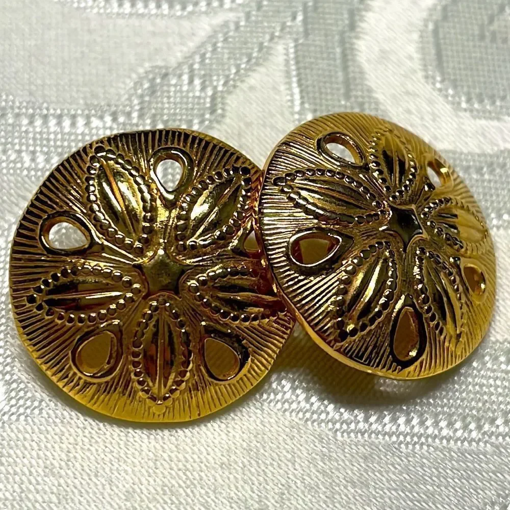 Vintage round clip on medallion earrings in gold tone about 1 inch diameter